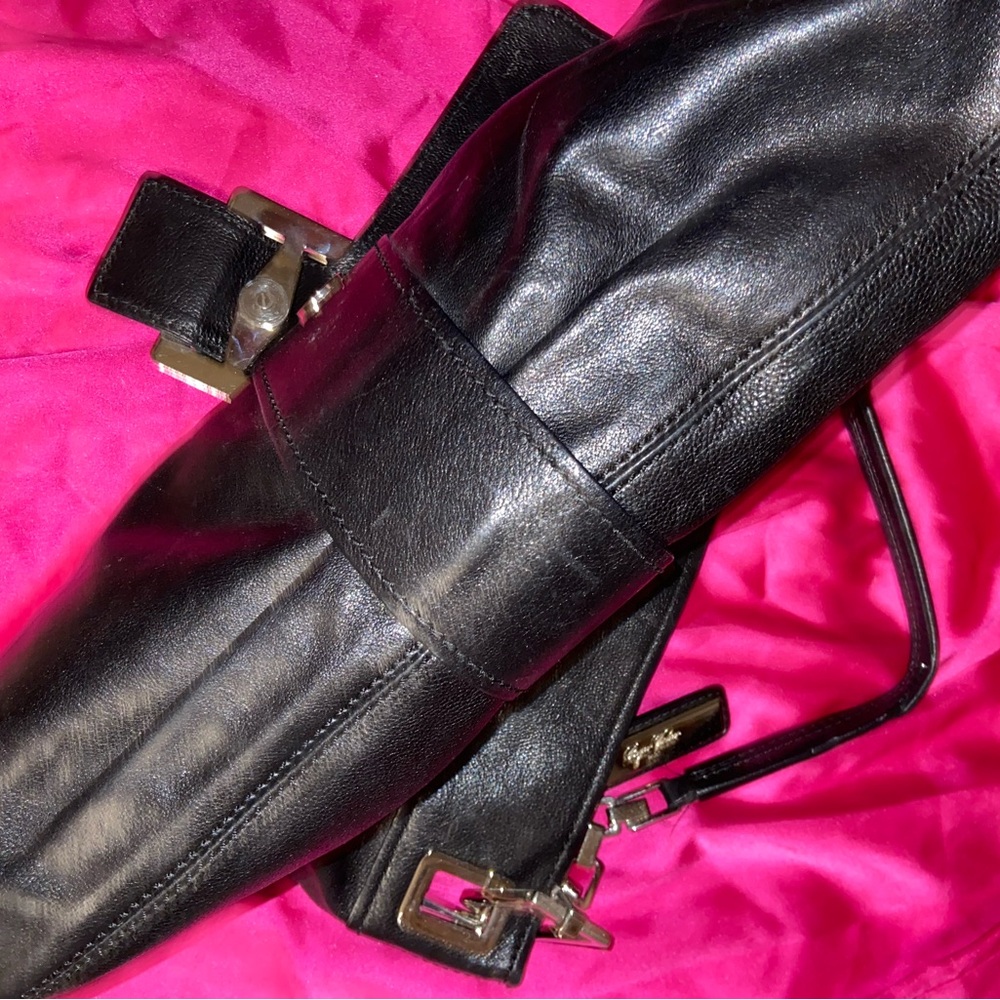 ROGER VIVIER BEAUTIFUL, CLASSIC SHOULDER BAG! PRICE IS NEGOTIABLE! - Picture 12 of 12